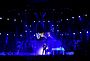 ABBAMABIA auf der Bühne mit blauem Licht